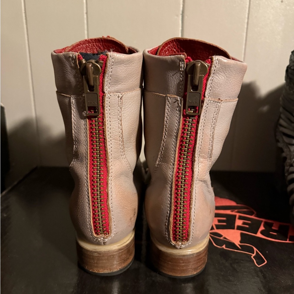 Freebird by Steven Tan/gray Liverpool Boots with Red Accents - Picture 5 of 7